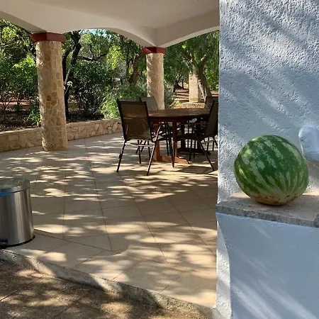 Trullo Tojo * 奥斯图尼